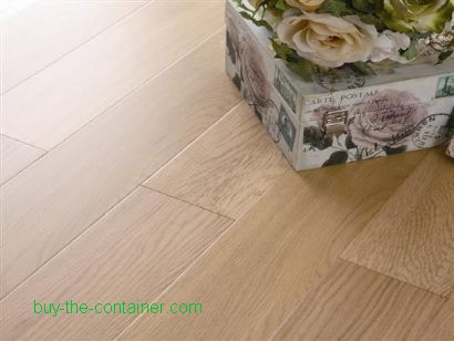 Oak engineered wood flooring
